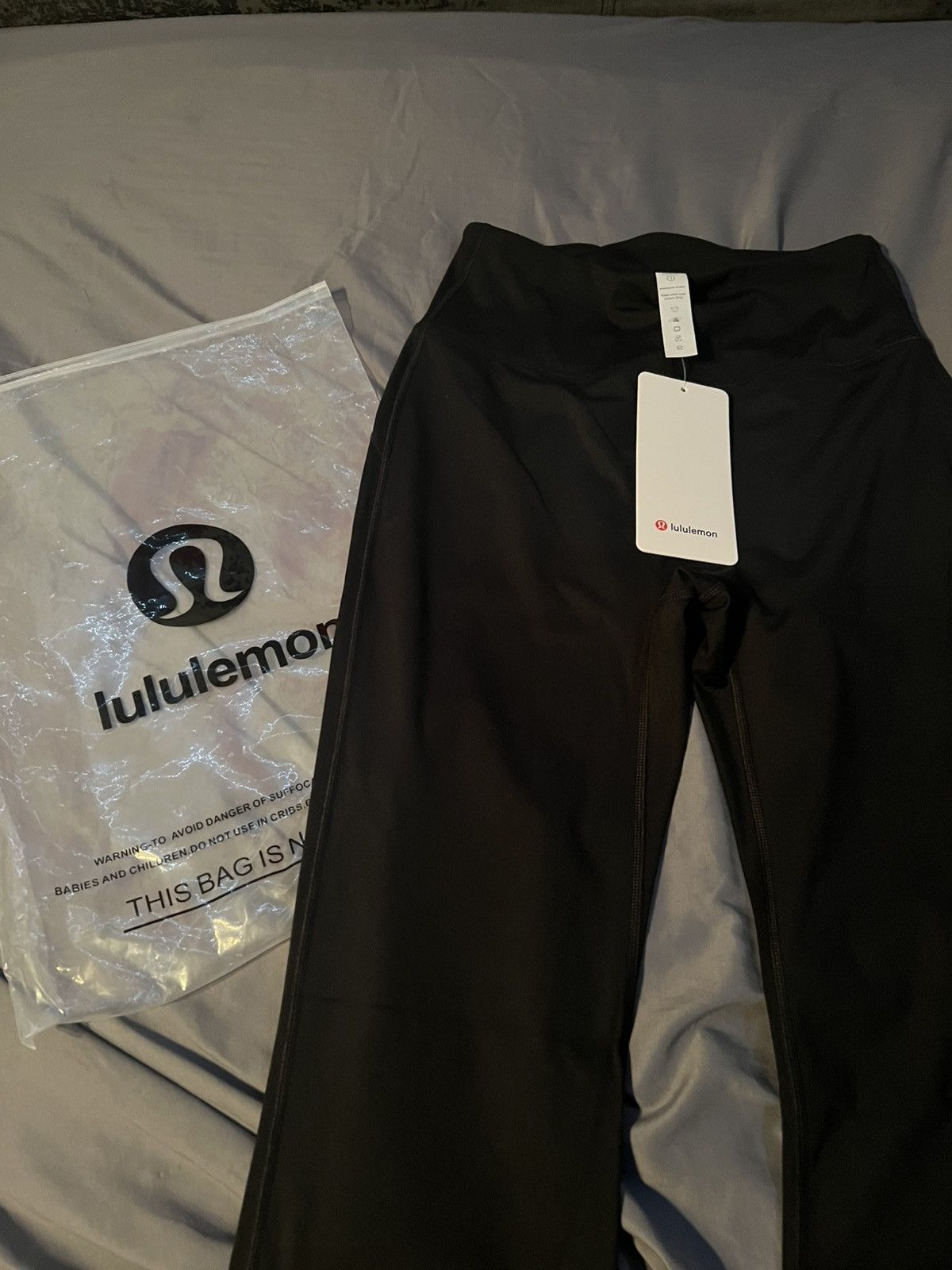Lululemon Lululemon Size 4 Flared Leggings Size 27" / US 4 / IT 40 - 2 Thumbnail