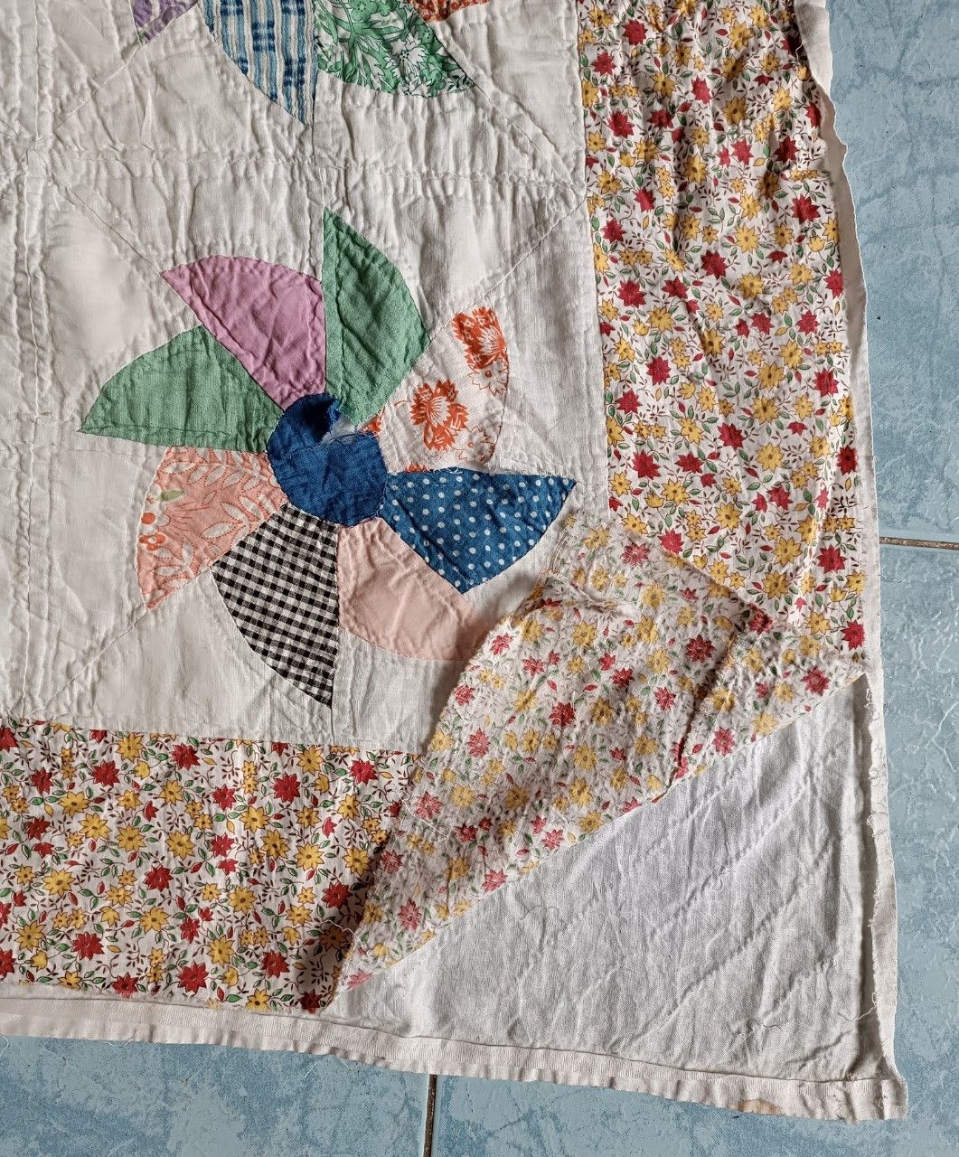 Vintage Early 40s Antique Flower Hand Stitch Patch Double Quilt. Size L / US 10 / IT 46 - 2 Thumbnail