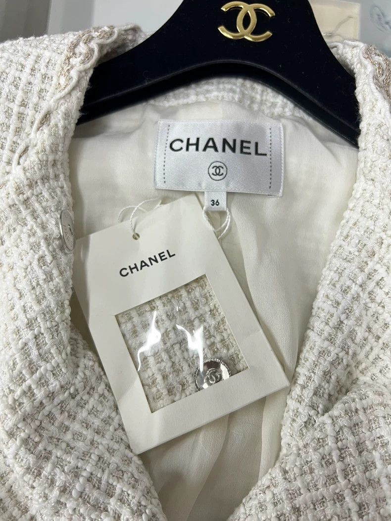 Chanel Chanel 25C white tweed four-pocket double-breasted jacket Size XS / US 0-2 / IT 36-38 - 5 Thumbnail
