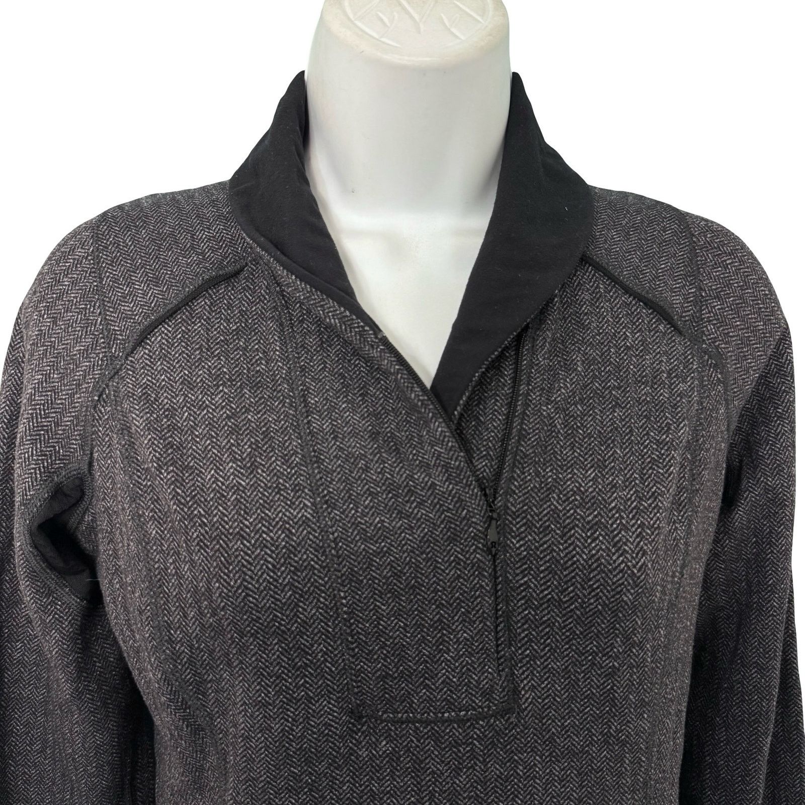 Lululemon Lululemon Think Fast Herringbone Black Gray Pullover Size 4 Size S / US 4 / IT 40 - 11 Thumbnail