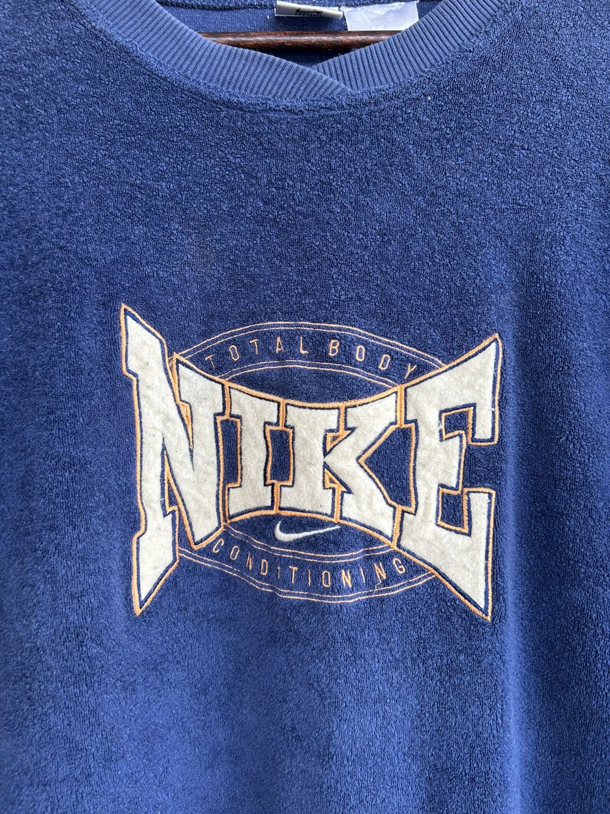Nike Vintage 90’s Nike White Tag Center Swoosh Velvet Sweatshir Size US L / EU 52-54 / 3 - 3 Thumbnail