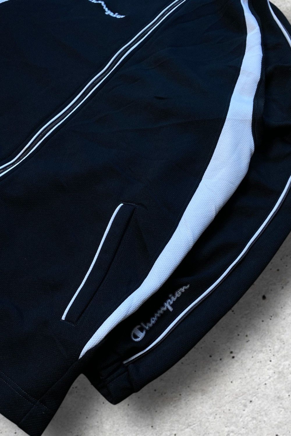 Champion Champion Vintage Track Jacket M Black Tracksuit Weste Men‘s Size US M / EU 48-50 / 2 - 5 Thumbnail