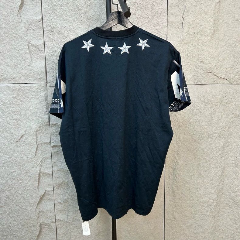 Givenchy Givenchy Shark mouth short sleeve XS ys00 Size US XS / EU 42 / 0 - 2 Thumbnail