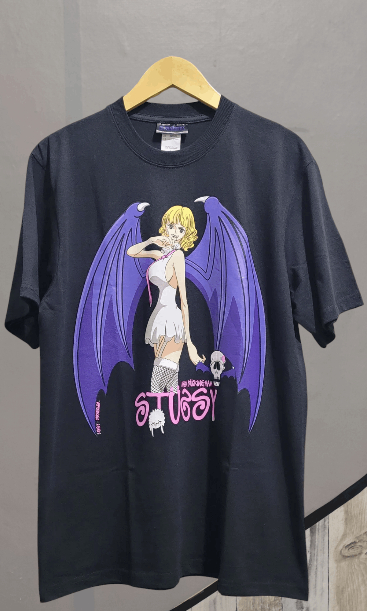 Anime × One Piece Ms.Buckingham 'Stussy' - Cipher Pol Aegis 0 (CP0) Modern Tee Size US XL / EU 56 / 4 - 1 Thumbnail