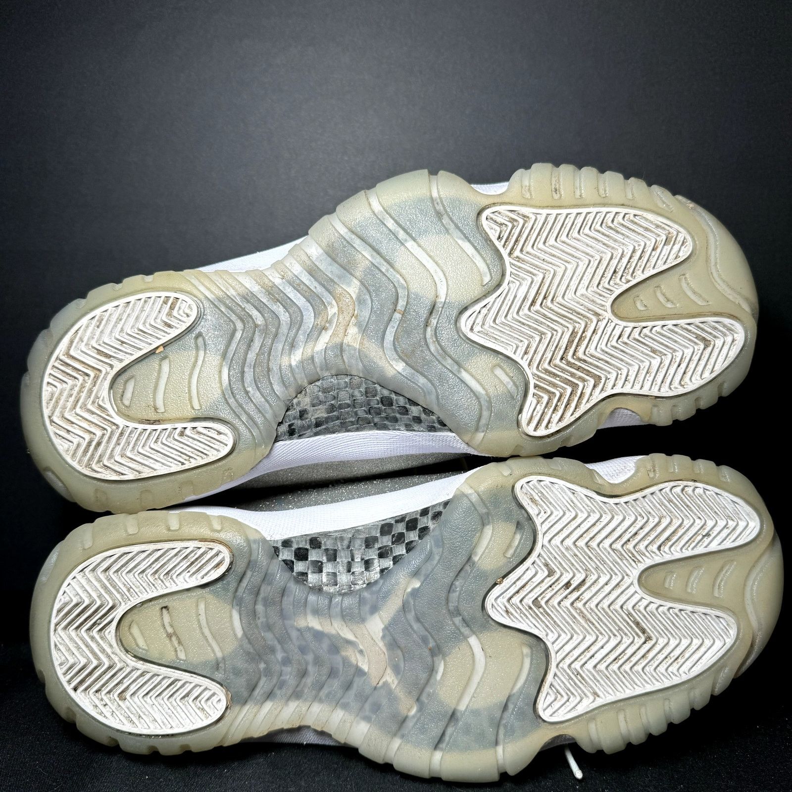 Jordan Brand × Nike Wmns Air Jordan 11 Retro Vast Grey Women's Shoes - Size 8.5 Size US 8.5 / IT 38.5 - 6 Thumbnail