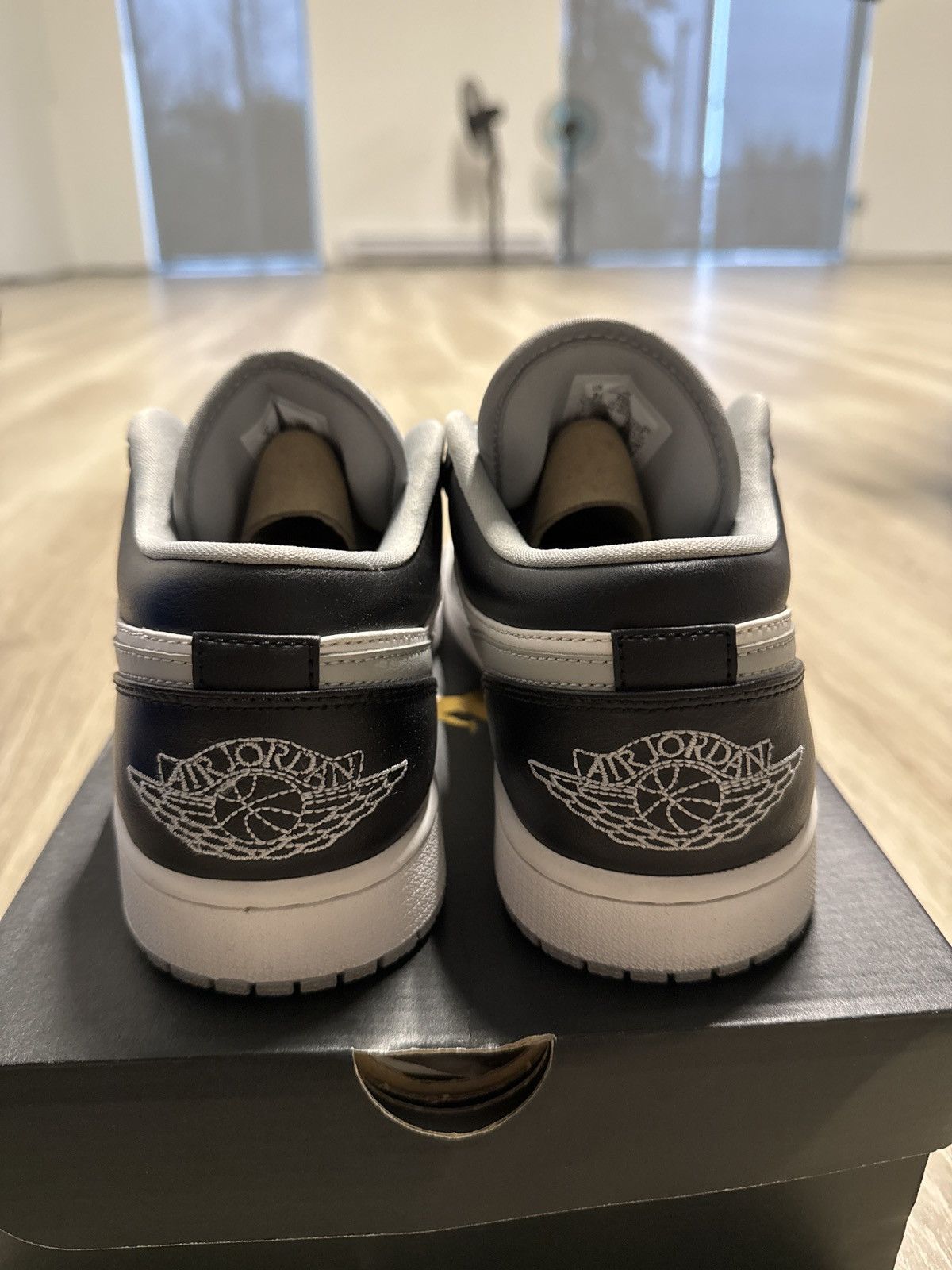 Jordan Brand × Nike Air Jordan 1 low shadows Size US 9 / EU 42 - 5 Thumbnail
