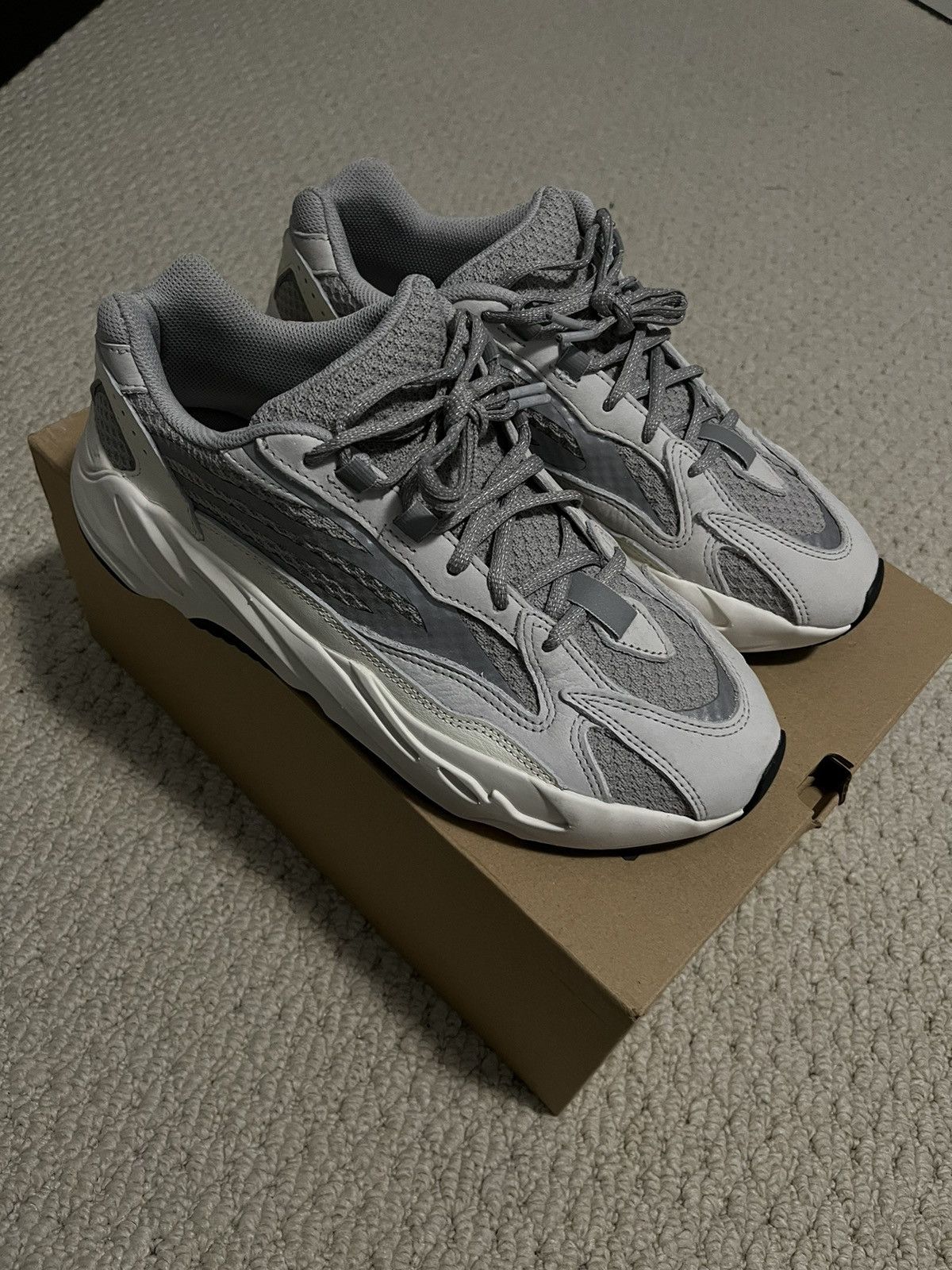 Adidas × Kanye West Yeezy 700 Static Size US 10.5 / EU 43-44 - 2 Thumbnail