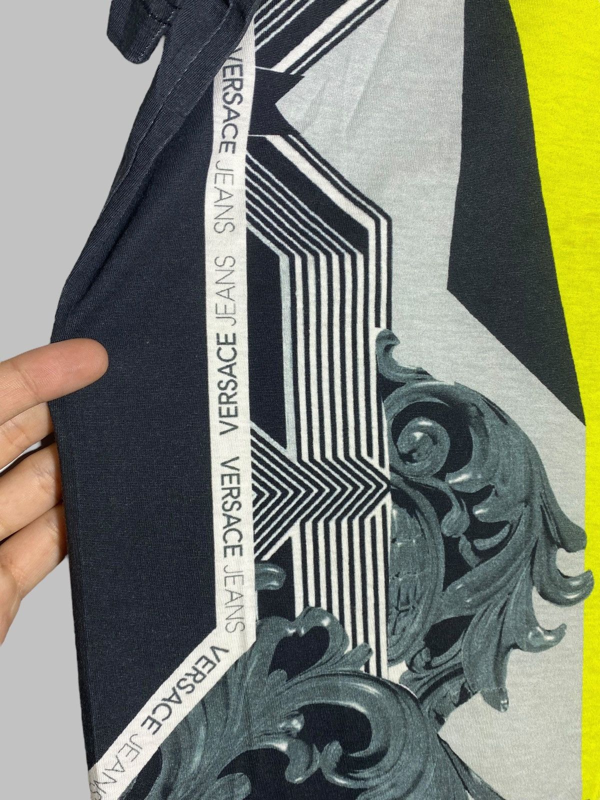 Versace Jeans Couture Versace Jeans Baroque All Over Print T-shirt Size US XS / EU 42 / 0 - 5 Thumbnail