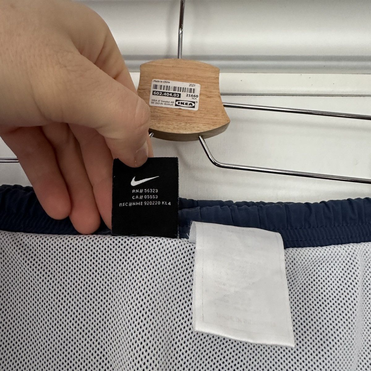 Nike Vintage 90s Nike Embroidered Swoosh Nylon Shorts Navy medium Size US 36 / EU 52 - 11 Thumbnail