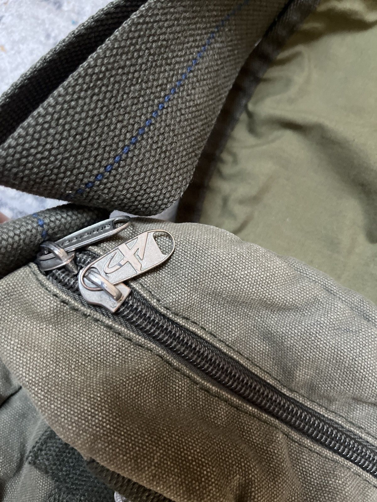 Japanese Brand olive green utilitarian messenger bag OS Size ONE SIZE - 5 Thumbnail