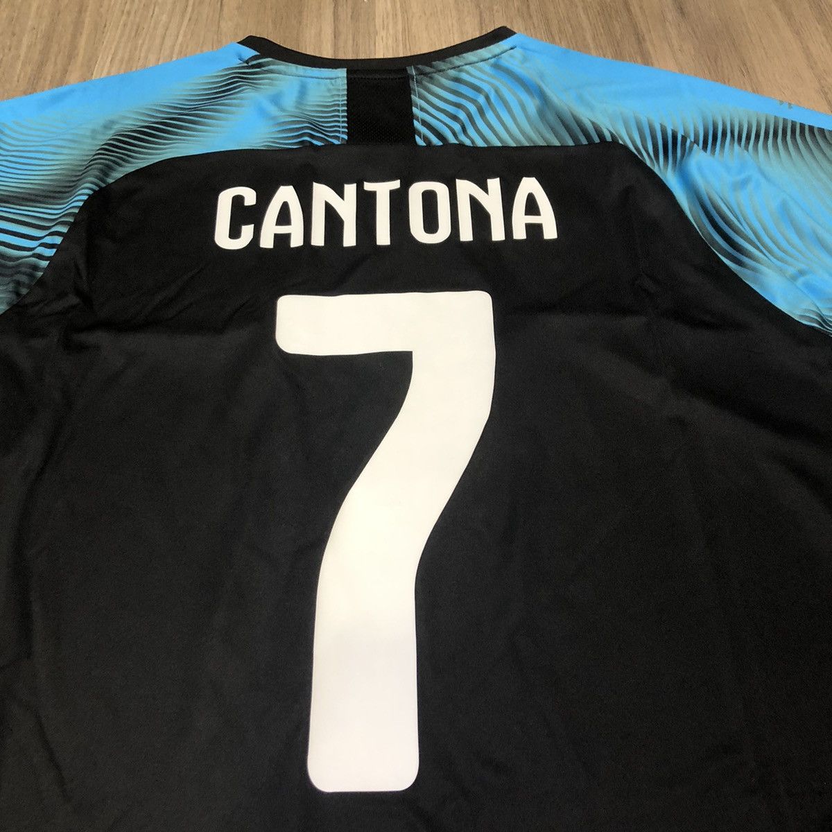 Puma Soccer Aid world Xl 2019 jersey #7 Cantona Size US L / EU 52-54 / 3 - 4 Thumbnail