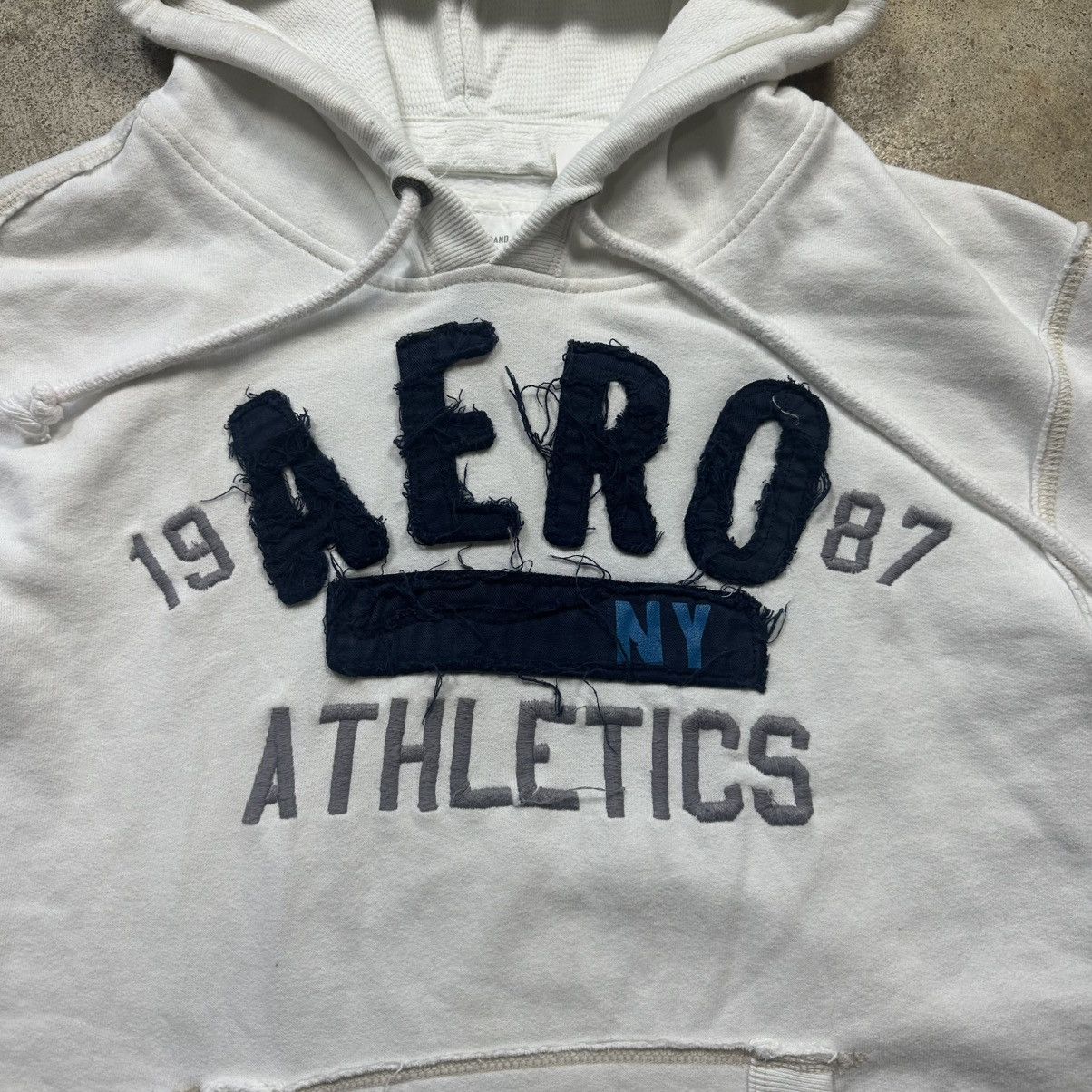 Aeropostale Vintage Y2K White Aeropostale Distressed Big Logo Hoodie Size US XL / EU 56 / 4 - 2 Thumbnail