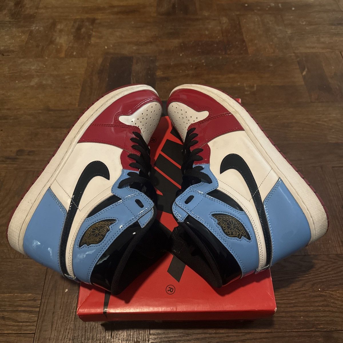 Nike Air Jordan Retro 1s Size US 10.5 / EU 43-44 - 3 Thumbnail