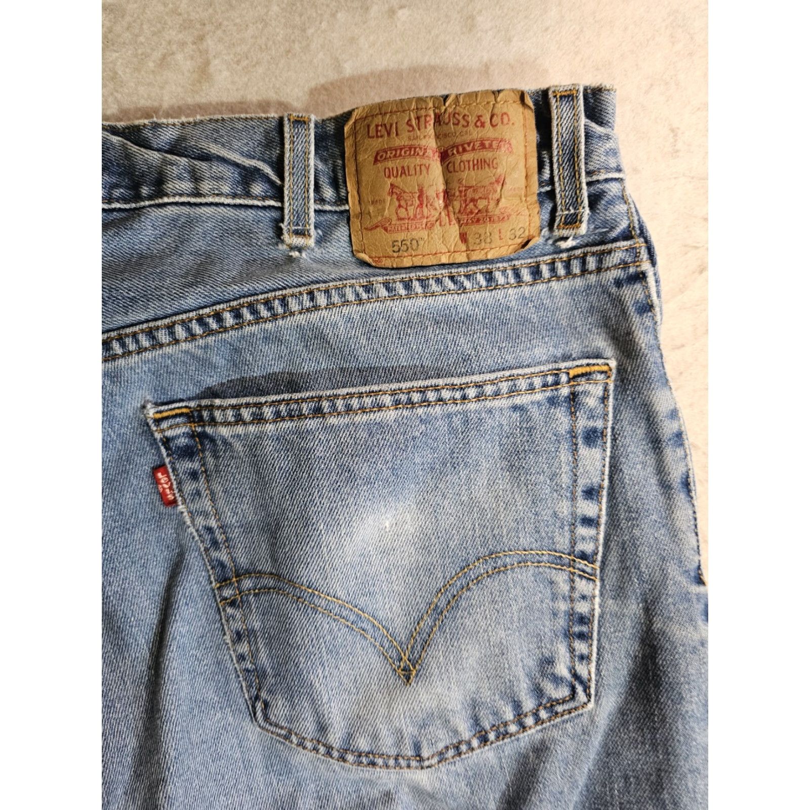 Levi's VINTAGE Levi Levi's 550 Jeans Relaxed Fit Denim Light Wash Distressed Mens 38x32 Jeans 90s USA Bike Rock Retro Logo City Hip Hop Dad Size US 38 / EU 54 - 6 Thumbnail