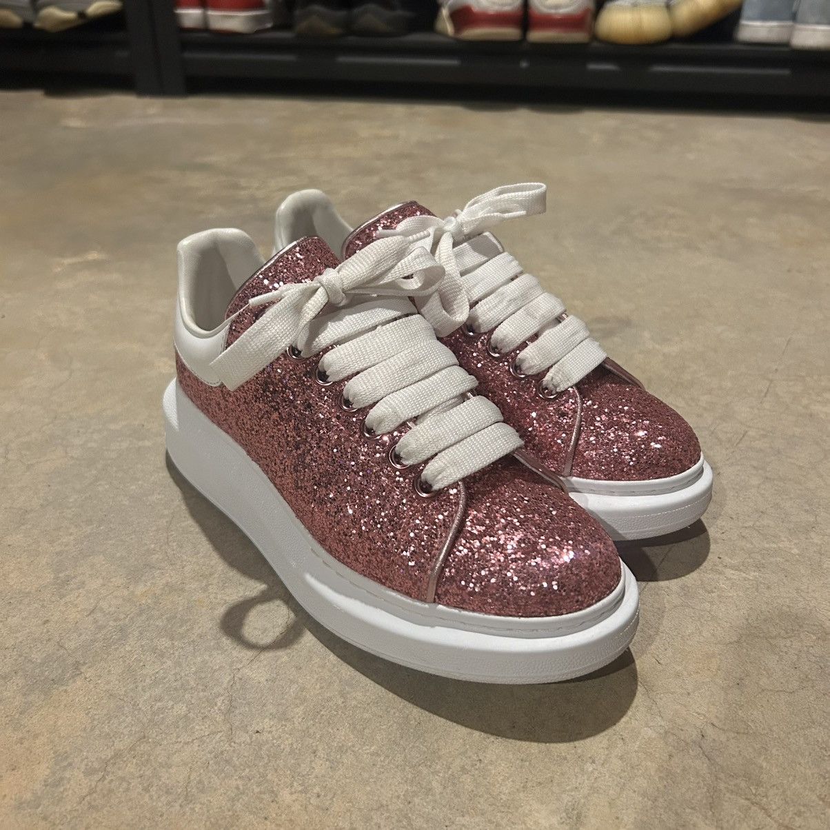 Alexander McQueen × Designer Alexander McQueen Pink Rose Glitter Oversized Sneakers US 5 Size US 5 / EU 37 - 11 Thumbnail