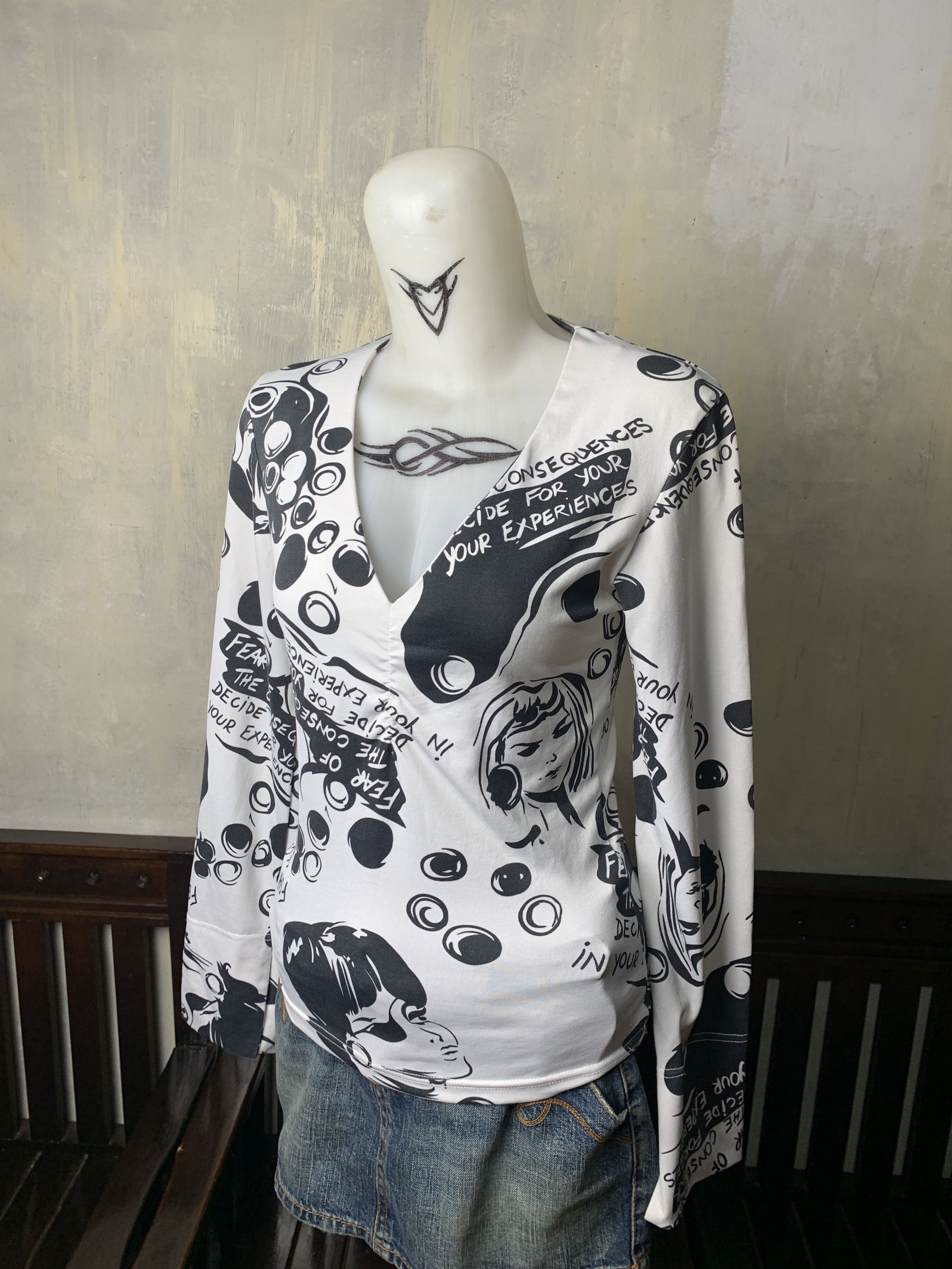 Japanese Brand Rossodisera Comic Girl Printed Top (S) Size S / US 4 / IT 40 - 2 Thumbnail