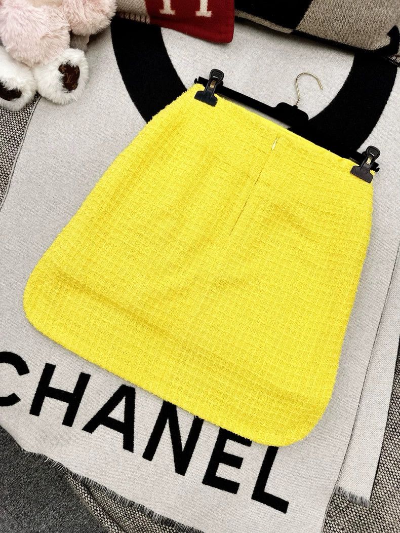 Chanel Chanel 22s spring and summer yellow skirt Size 24" / US 00 / IT 34 - 2 Thumbnail