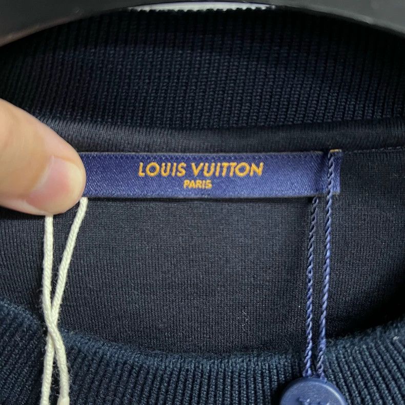 Louis Vuitton Louis Vuitton Long Sleeve Pullover Sweatshirt with a Round Size US XL / EU 56 / 4 - 3 Thumbnail