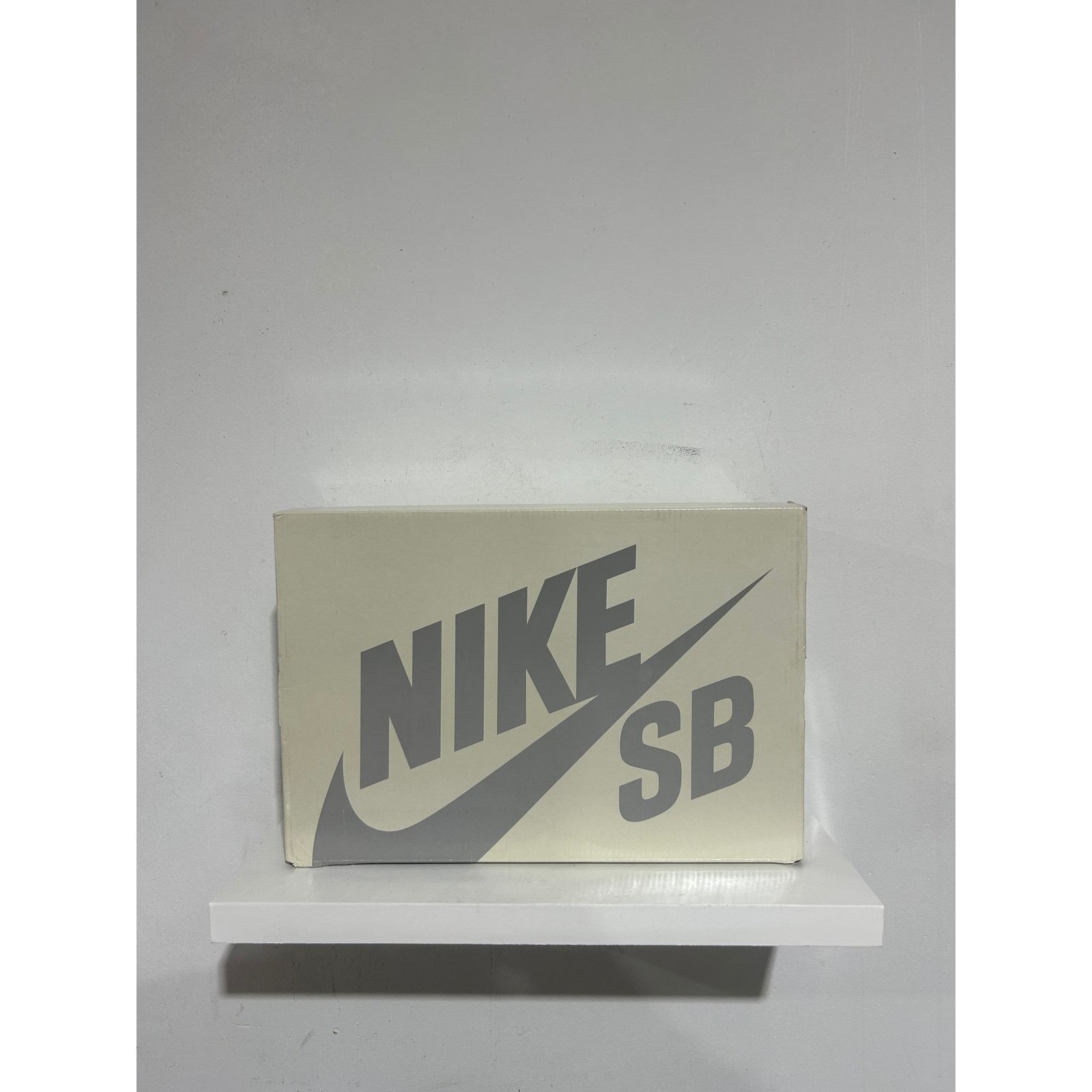 Nike NIKE SB ALBINO AND PRETO SIZE 9.5 Size US 9.5 / EU 42-43 - 2 Thumbnail