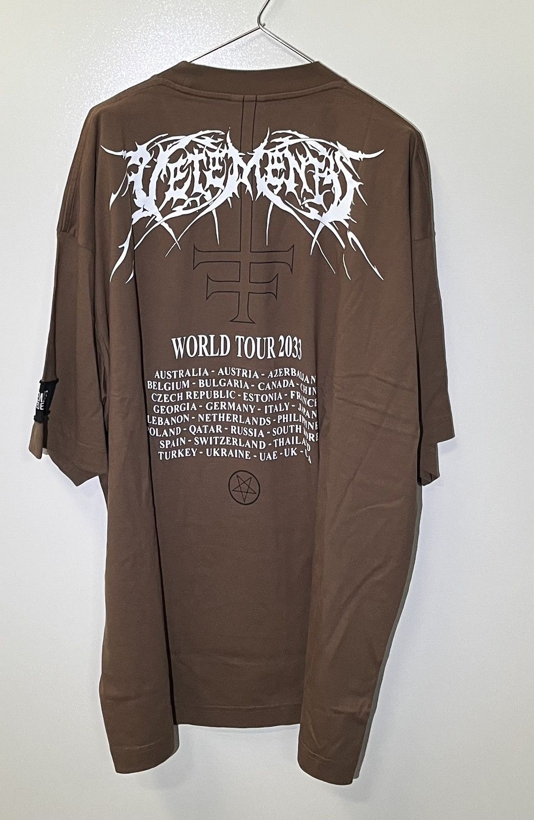 Vetements VETEMENTS Metal Patch Logo Tee Size US S / EU 44-46 / 1 - 3 Thumbnail