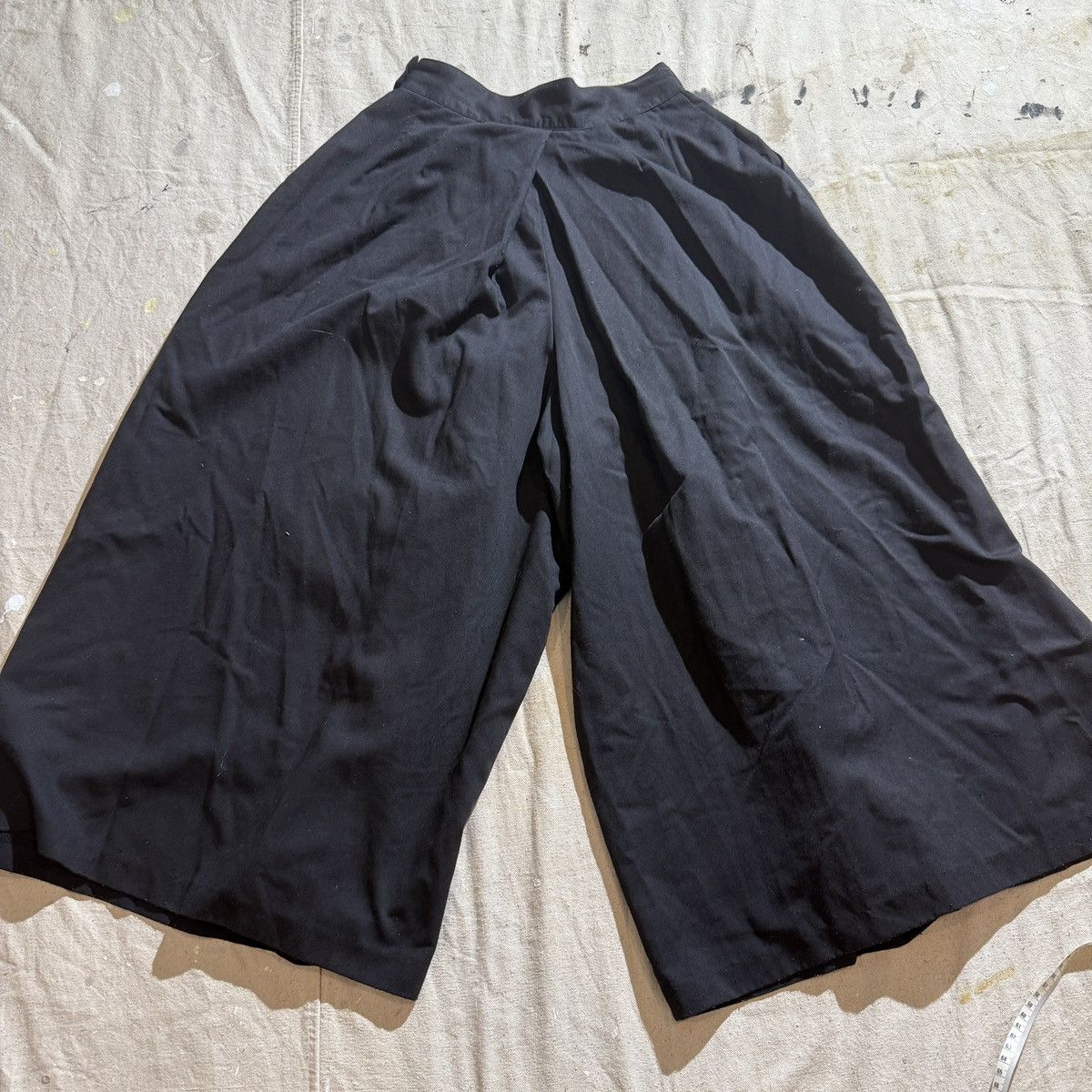 Comme des Garcons Vintage 1960’s Black Pleated Baggy Shorts Cropped Side Zip Size US 28 / EU 44 - 9 Thumbnail
