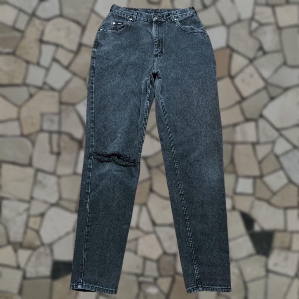 Lee VTG Lee Jeans Womens 27x33 Mom High Rise Black Distressed Denim Western Logo 5-Pocket Regular Rise USA Cowgirl 80s 90s Mens? Wait. Size 27" / US 4 / IT 40 - 1 Thumbnail
