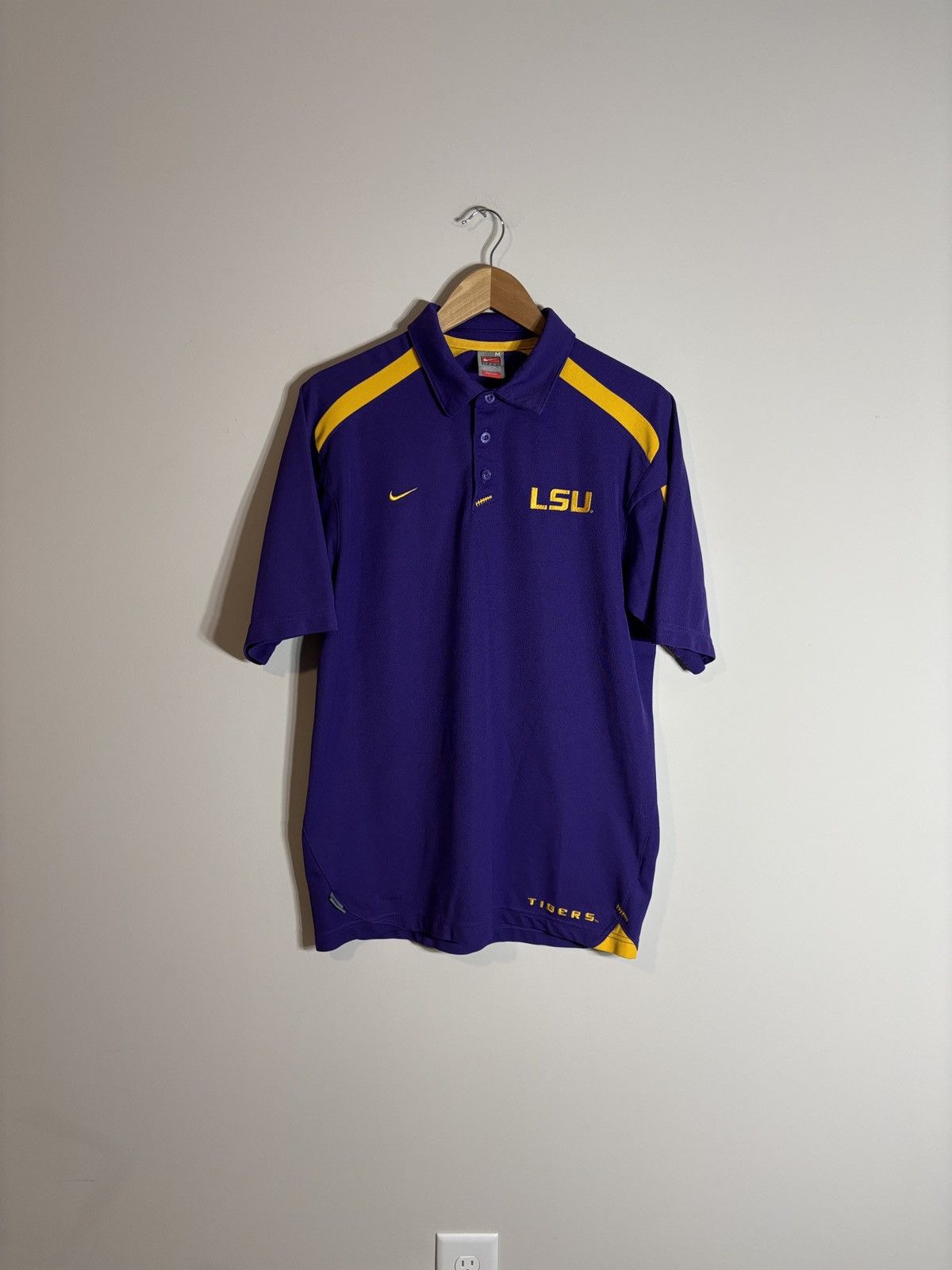 Nike Vintage Nike Team FitDry LSU Tigers Polo Shirt Medium Size US M / EU 48-50 / 2 - 2 Thumbnail