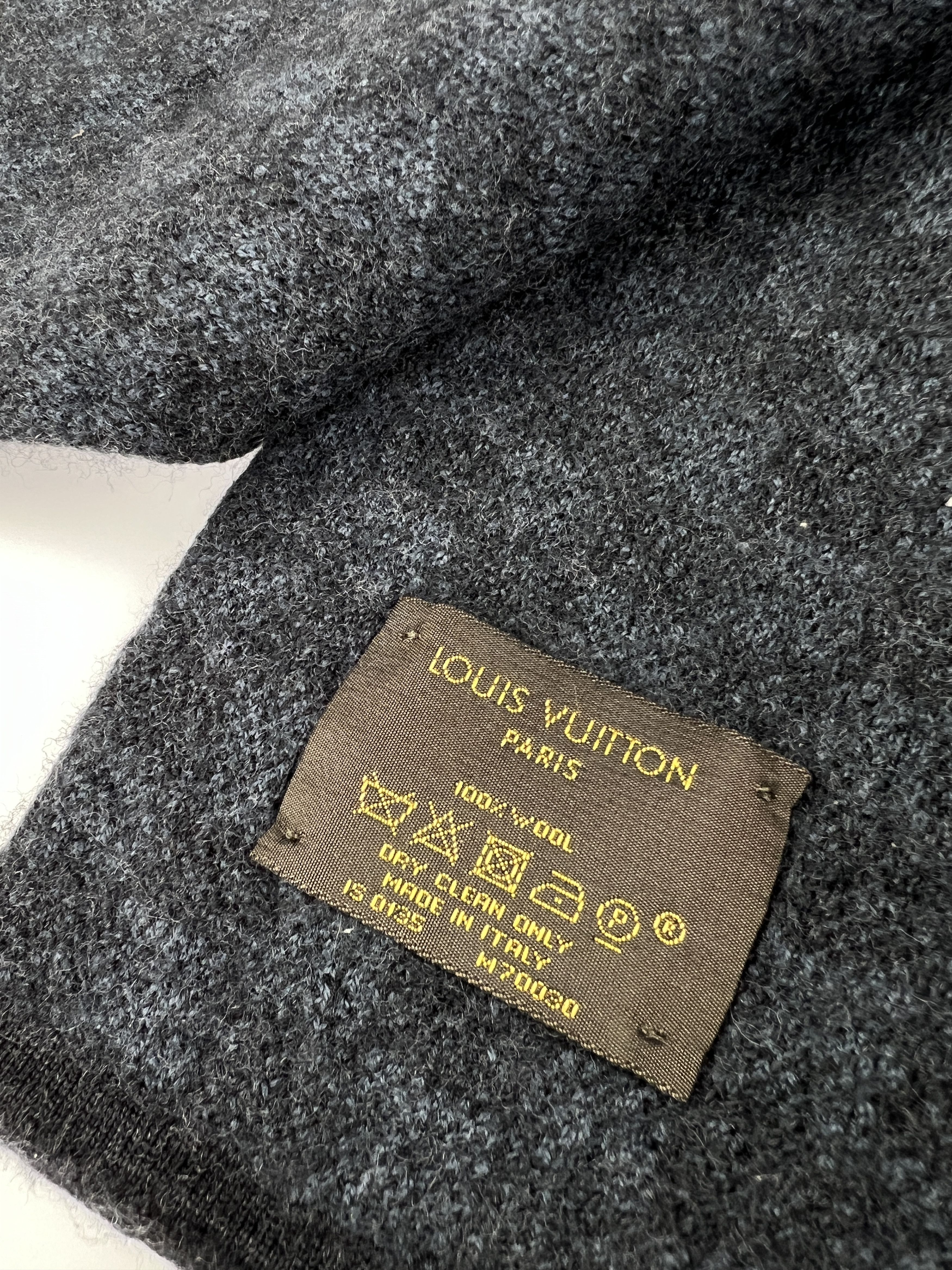 Louis Vuitton Louis Vuitton M70030 Damier Cobalt LV Logo Wool Scarf Size ONE SIZE - 5 Thumbnail