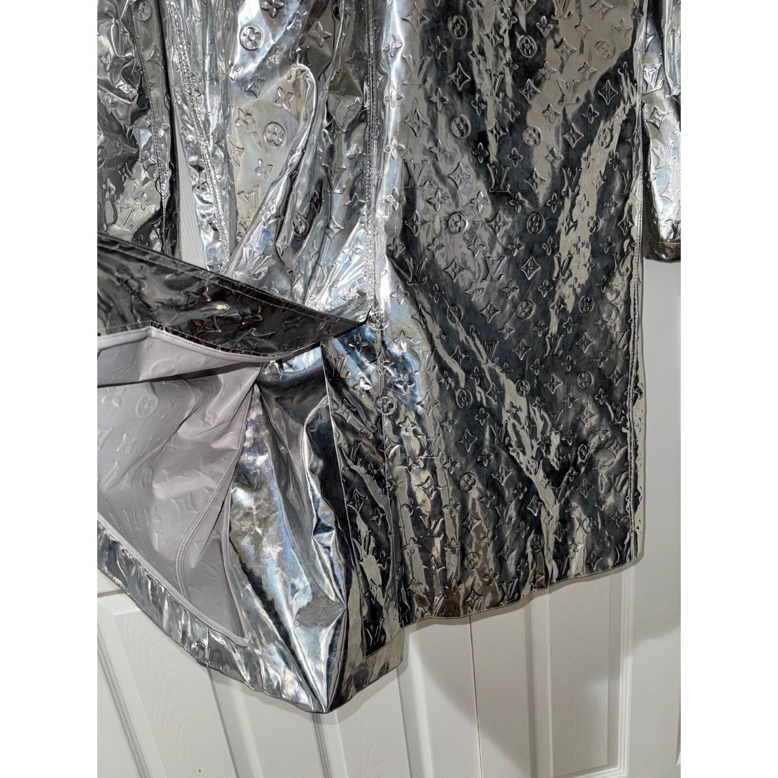 Louis Vuitton Louis Vuitton Virgil Mirror Raincoat Coat Logo Jacket 52 Size US L / EU 52-54 / 3 - 20 Thumbnail