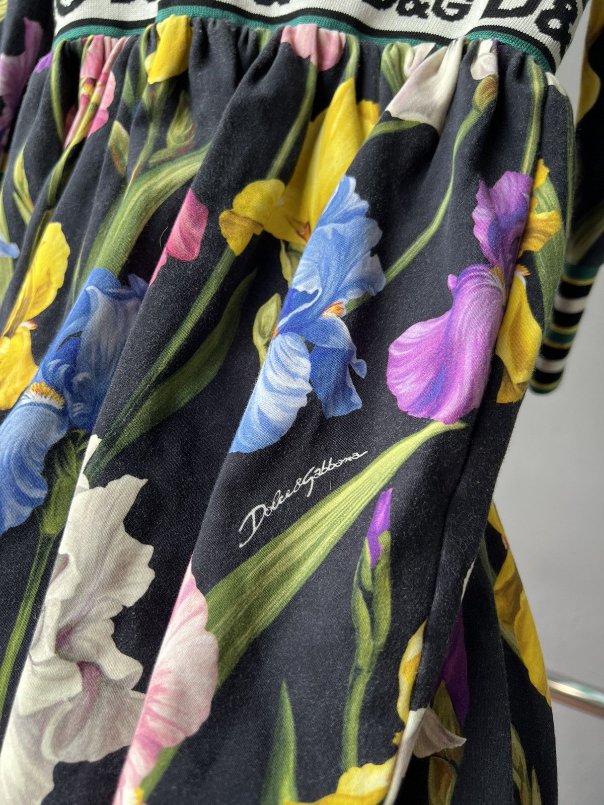 Dolce & Gabbana DOLCE & GABBANA GIRLS FLORAL IRIS DRESS 5 YEARS 107/113CM Size XXS / US 00 / IT 34 - 7 Thumbnail