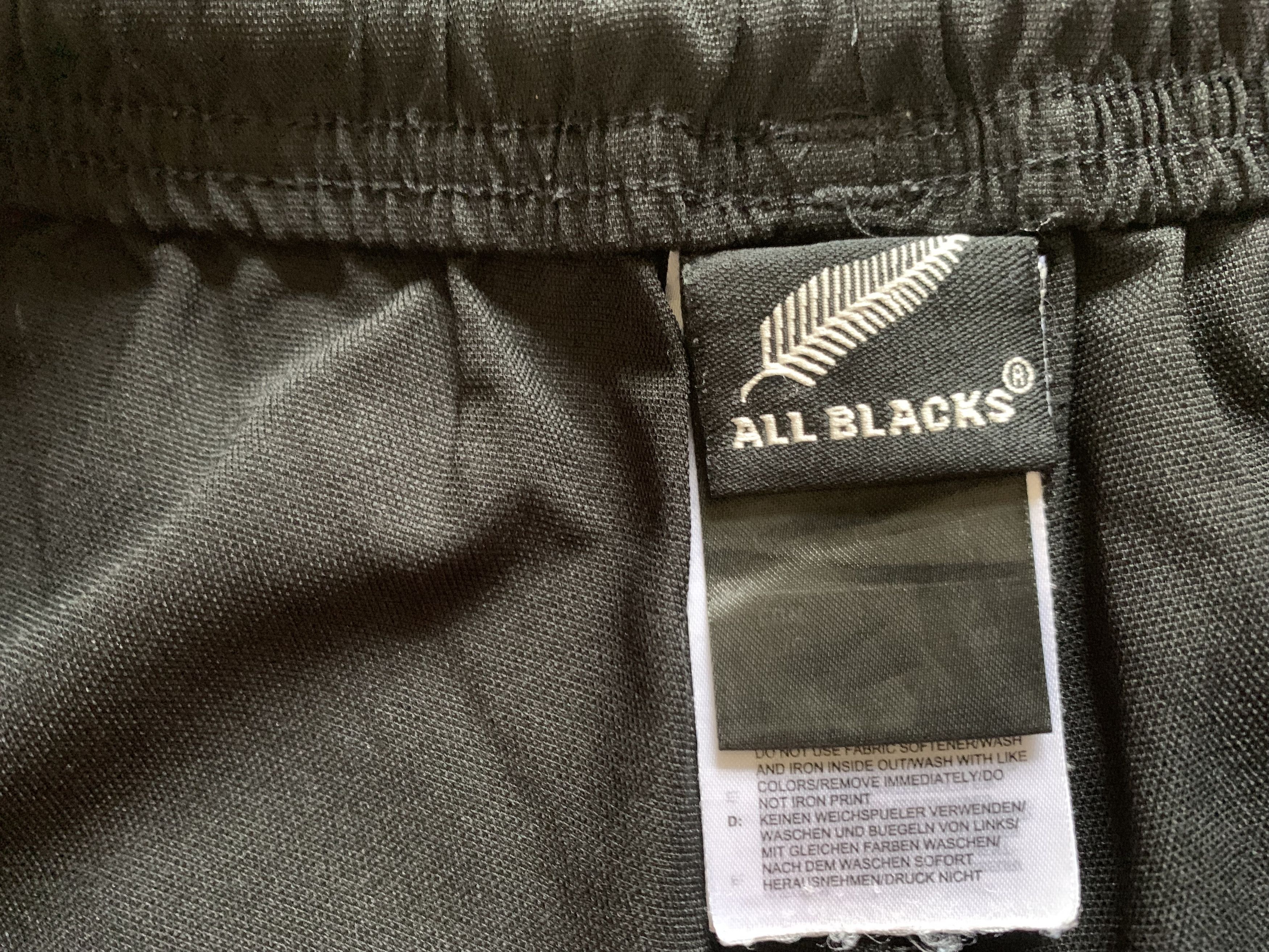 Adidas × Vintage Adidas All Blacks Shorts 2019 Size US 34 / EU 50 - 7 Thumbnail