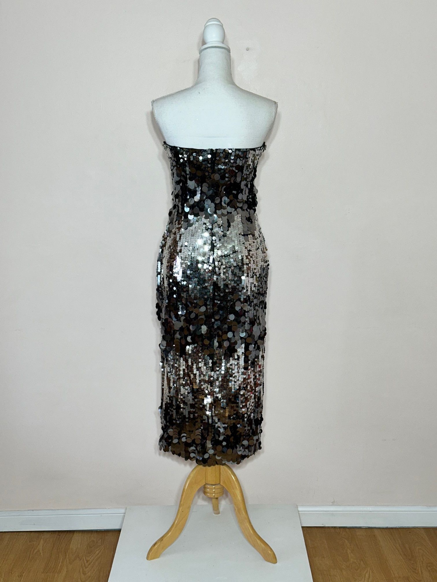 Forever 21 Silver Sequin Disk Tube Dress size 6 Size M / US 6-8 / IT 42-44 - 5 Thumbnail