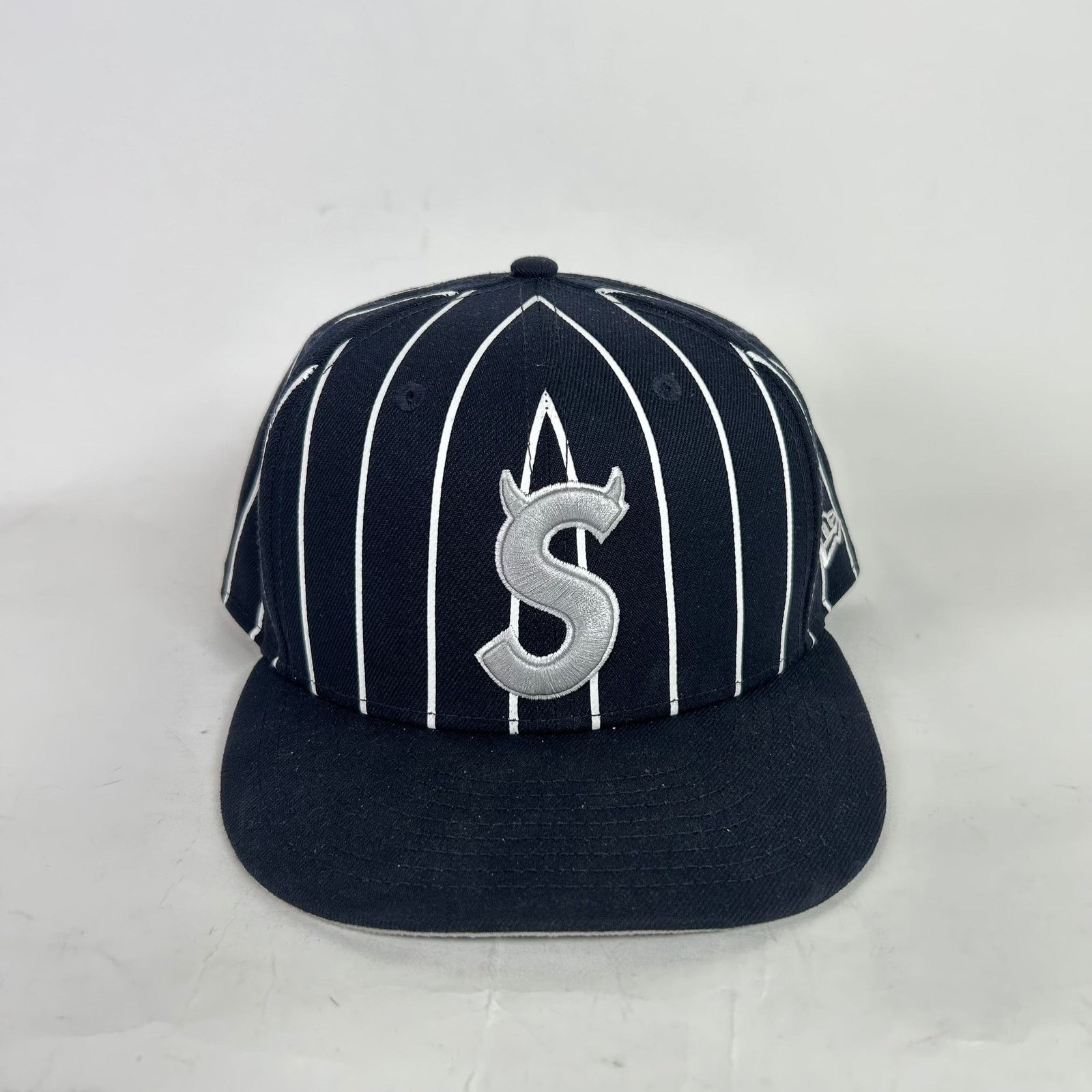 New Era × Supreme Supreme x New Era Striped Devil 'S' Logo Fitted