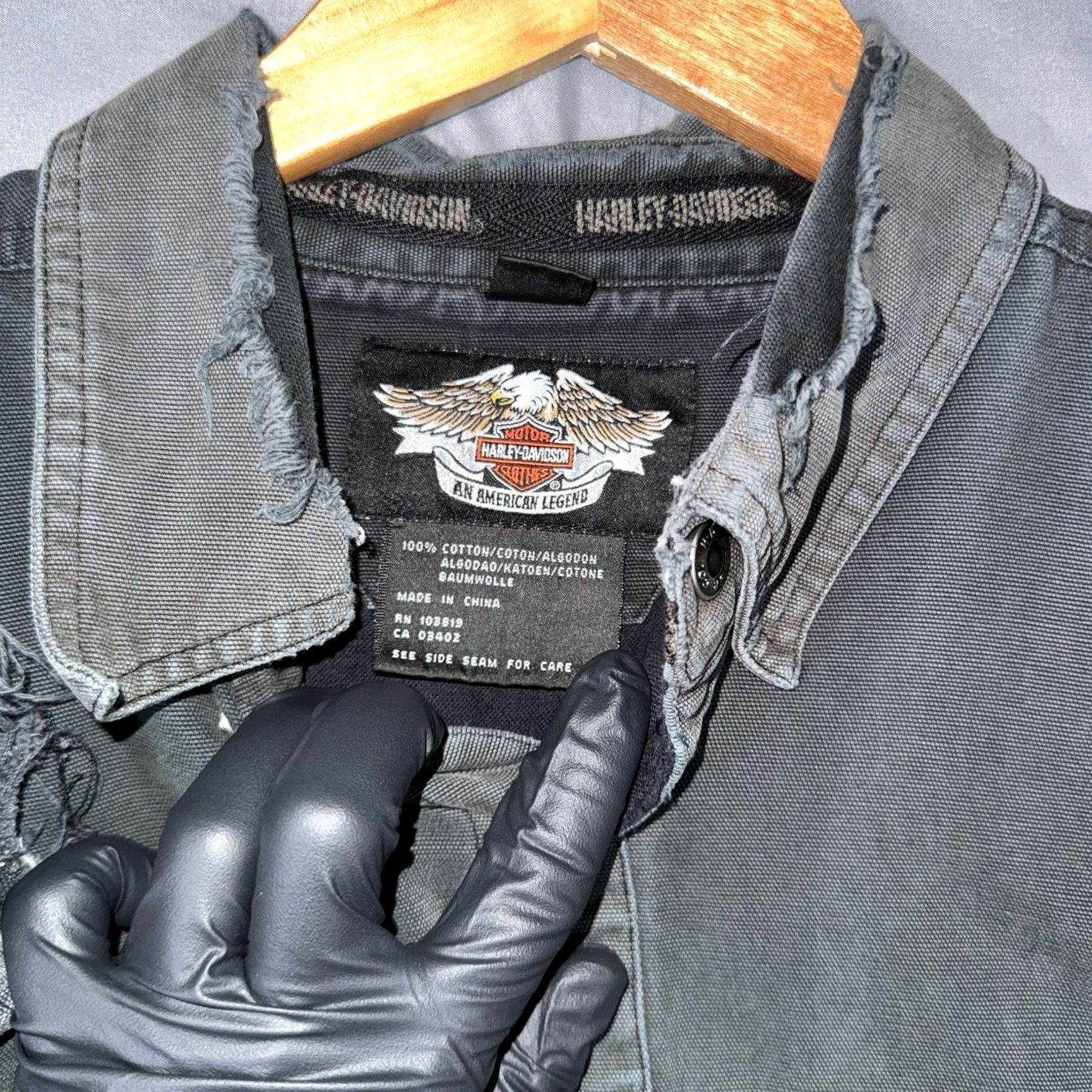 Harley Davidson VINTAGE Harley-Davidson Distressed Canvas Snap Front Work Shirt Mens Large Gray 46in 30.5in Long Sleeve Button-Up Pockets Embroidered Back Yoke Size US L / EU 52-54 / 3 - 3 Thumbnail