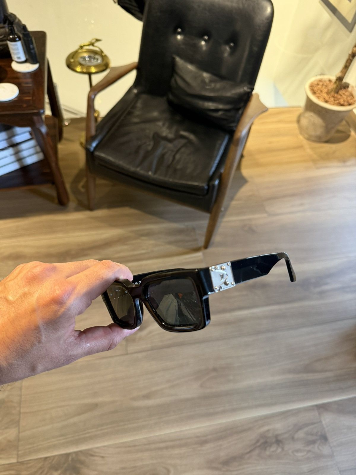 Louis Vuitton Louis Vuitton 1.1 Match Sunglasses - Black / Silver Hardware Size ONE SIZE - 6 Thumbnail