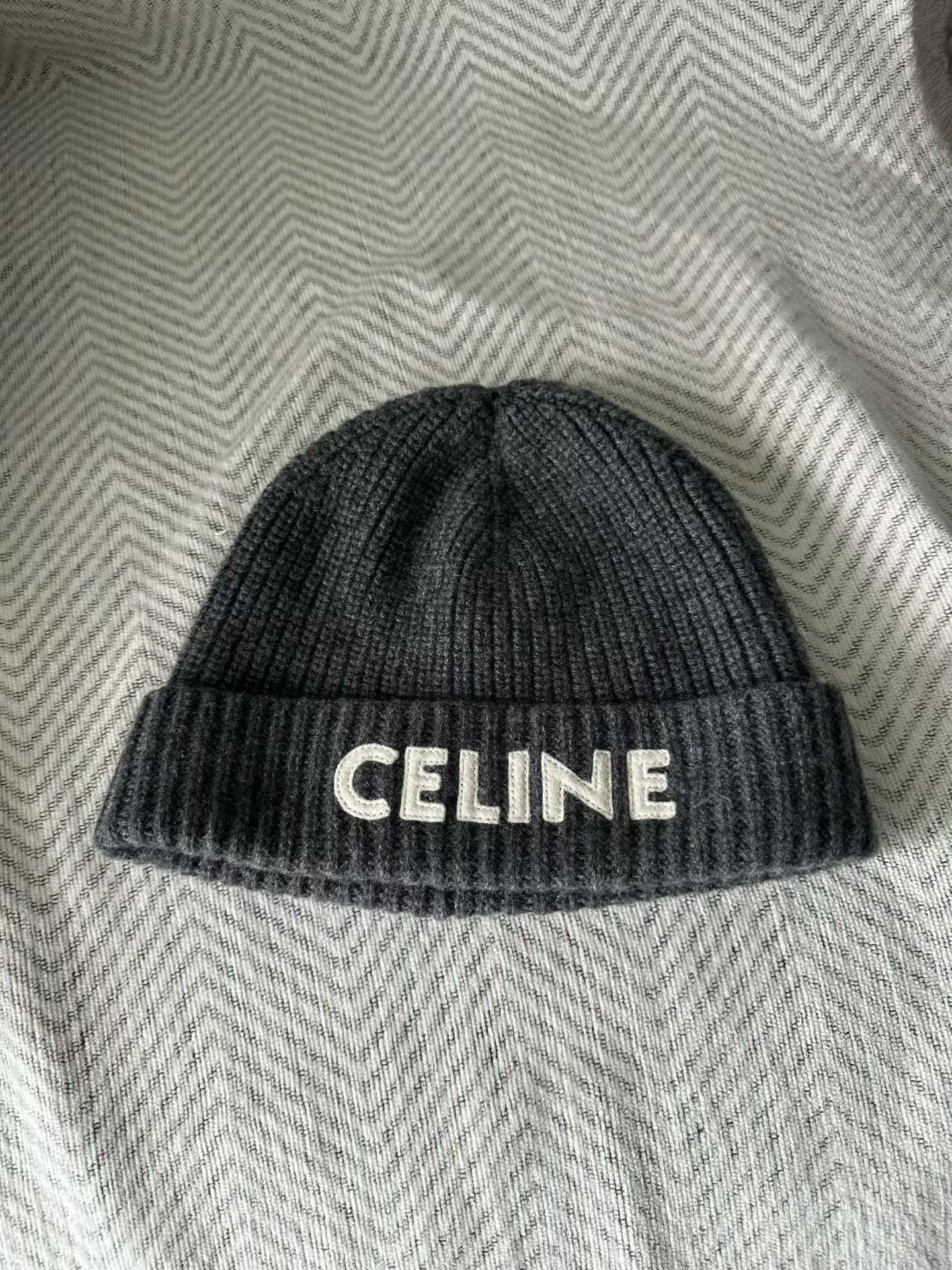 Celine Celine Black Cashmere Beanie with Lettering Size ONE SIZE - 1 Thumbnail