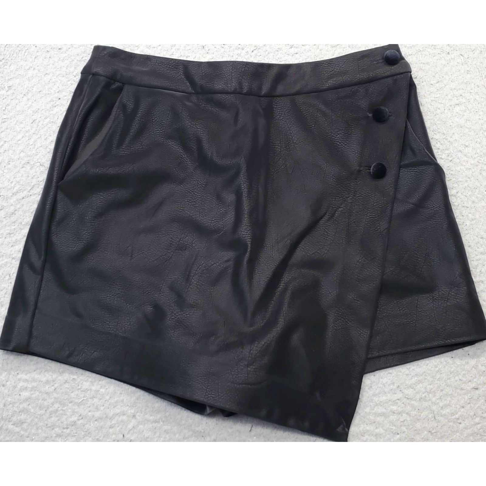 Guess GUESS Womens Skirt S Black Asymmetrical Faux Leather Lined Back Zip Mini Size S Size 28" / US 6 / IT 42 - 2 Thumbnail