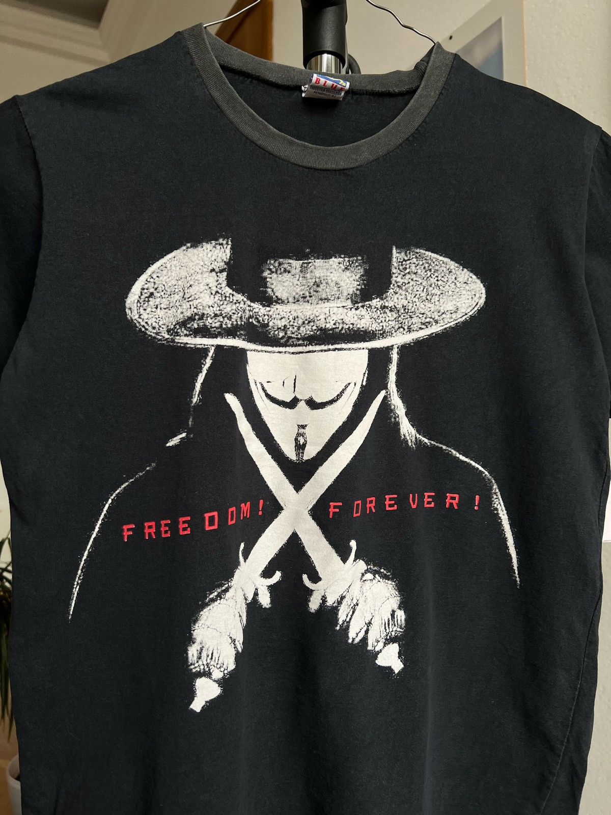 Band Tees × Vintage Vintage V FOR VENDETTA Freedom Forever T Shirt Size US M / EU 48-50 / 2 - 2 Thumbnail