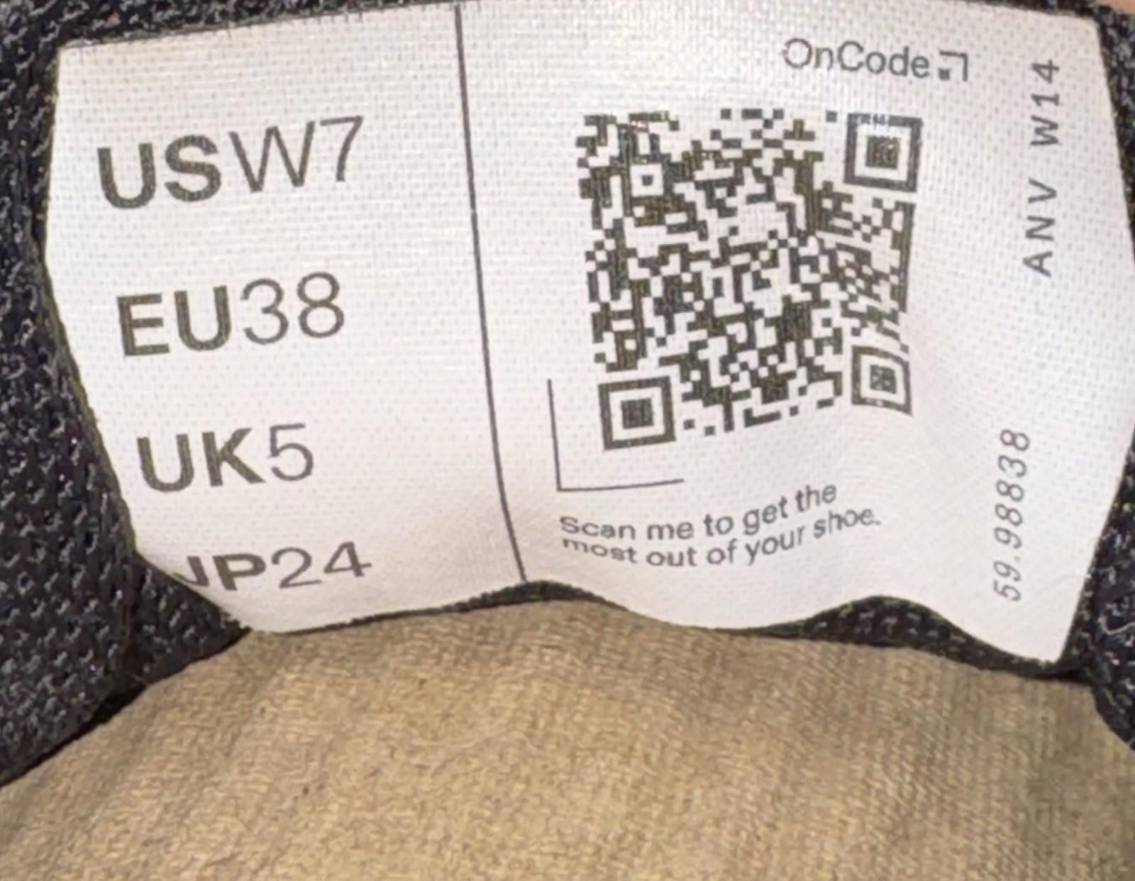 On Size 7.5 - ON Cloud 5 Waterproof All Black W Size US 7.5 / IT 37.5 - 8 Thumbnail