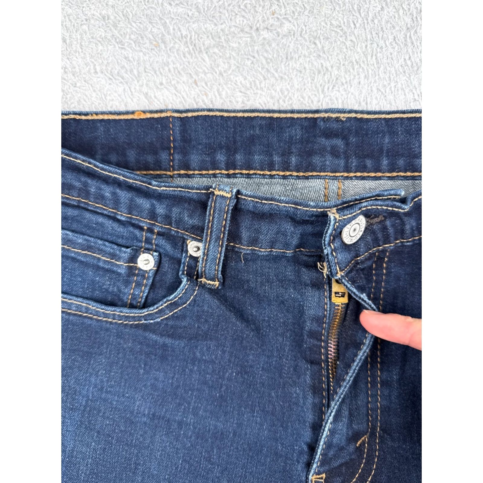 Levi's Levi's Shorts Women 34 Blue Cut-Off 511 Dark Wash Denim Cotton Blend Zip Fly 32x4.5 Mid Rise 4.5 Inseam 5-Pocket Size 24" / US 00 / IT 34 - 6 Thumbnail