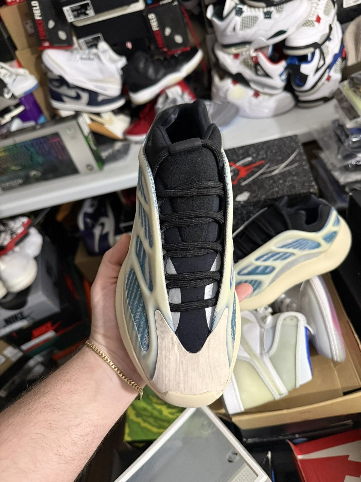 Yeezy Yeezy 700 v3 kyanite sz 9 Size US 9 / EU 42 - 2 Thumbnail