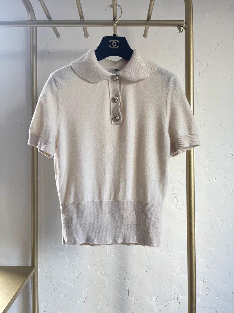 Chanel Chanel Beige cashmere pearl buckle short sleeves Size XS / US 0-2 / IT 36-38 - 1 Thumbnail