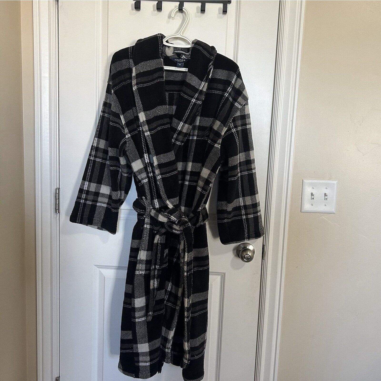 Nautica Nautica sleepwear plush robe plaid white/black One Size Size ONE SIZE - 1 Thumbnail