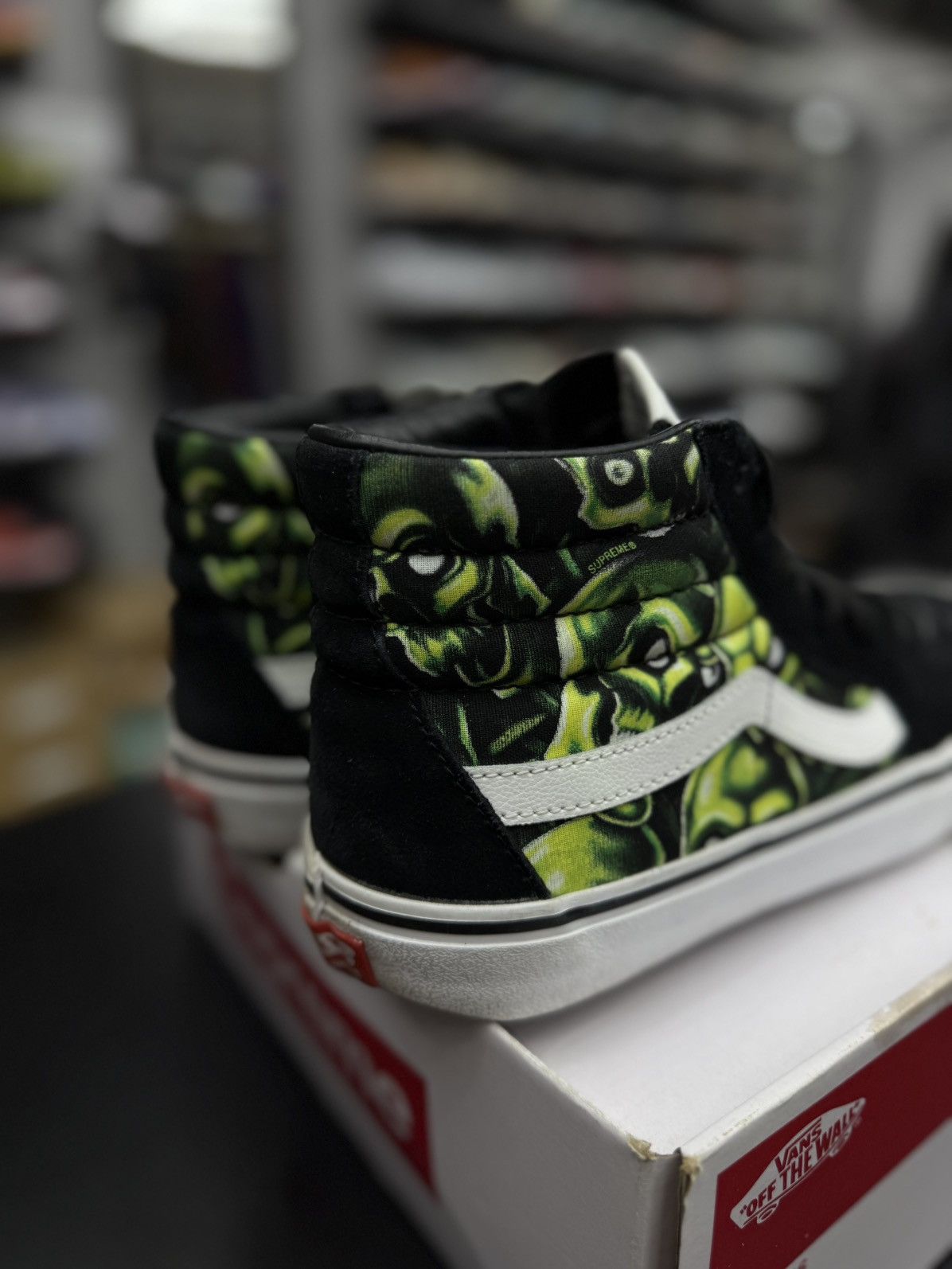 Supreme Supreme 2018 Vans Glow In Dark Green Size 9 RARE Size US 9 / EU 42 - 8 Thumbnail