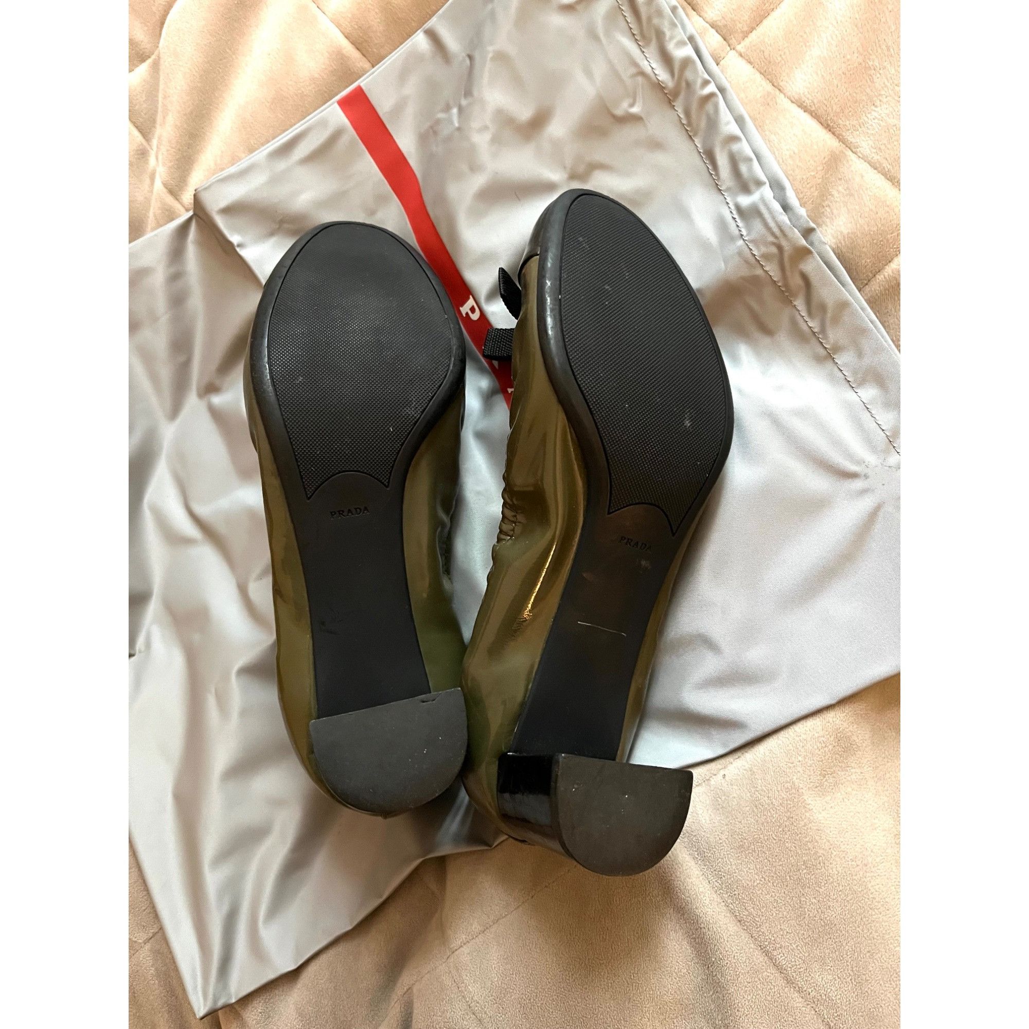 Prada PRADA size EU37 olive patent leather shoes with bow in very Size US 7 / IT 37 - 10 Thumbnail