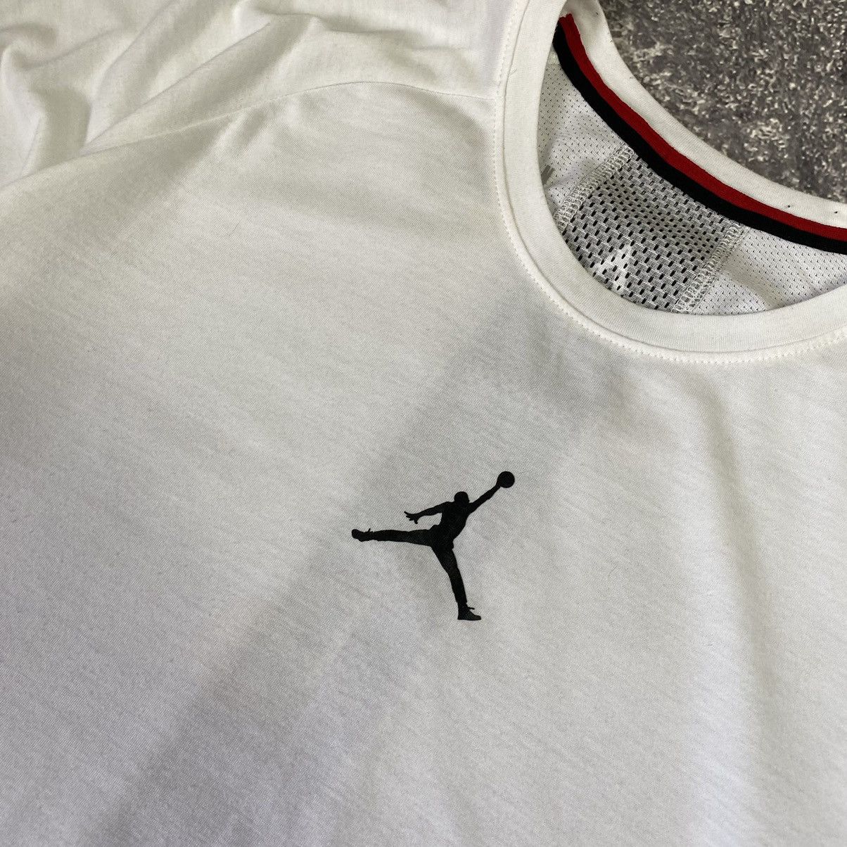 Jordan Brand Men’s Nike Air Jordan Centre logo Sportwear tee Size US L / EU 52-54 / 3 - 6 Thumbnail