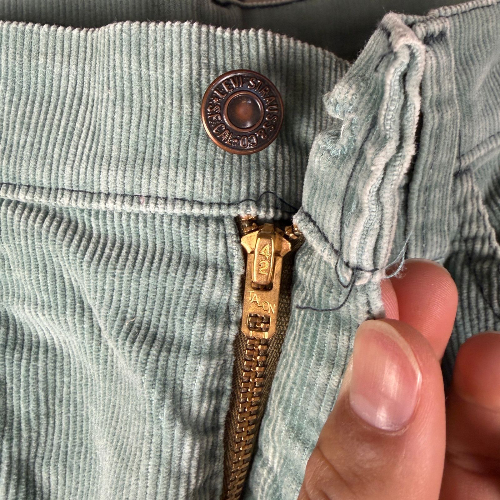 Levi's Vintage Levis 70s White Tab Green Corduroy Sz 31 Bell Bottom Size 31" - 4 Thumbnail