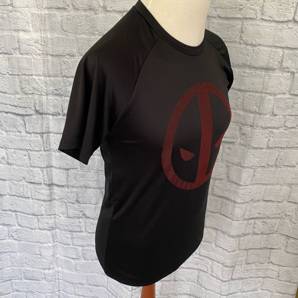 Marvel Comics Marvel men M crewneck Deadpool short sleeve dri fit t-shirt Size US M / EU 48-50 / 2 - 3 Thumbnail