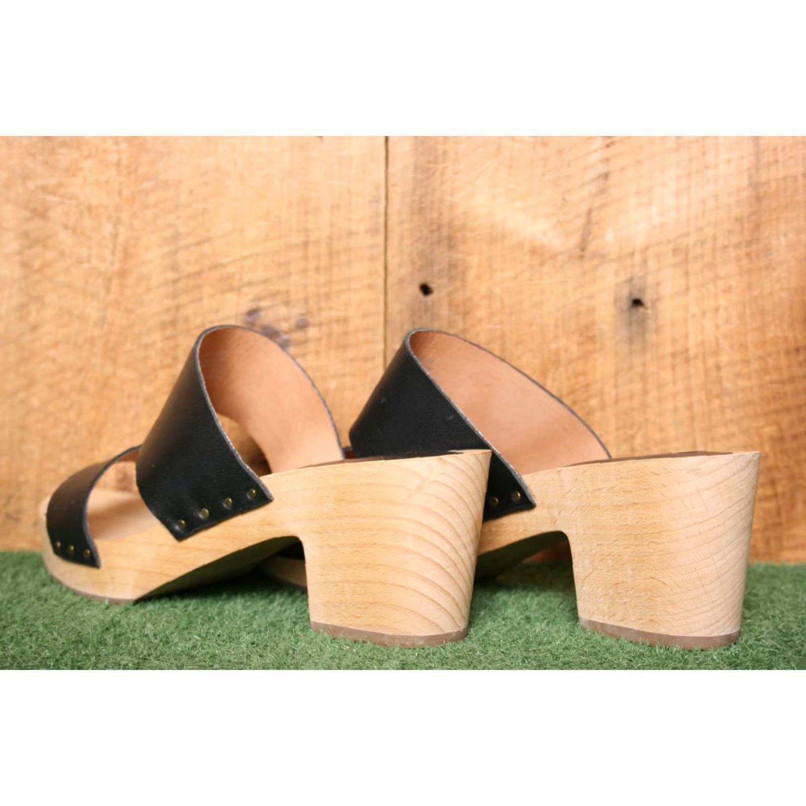 Madewell VINTAGE MADEWELL Clara Black Leather Dual Strap Wood Heel Clog Sandals 8.5 Womens Sandal Slim Block Heel Decade 2010s Size US 9 / IT 39 - 3 Thumbnail