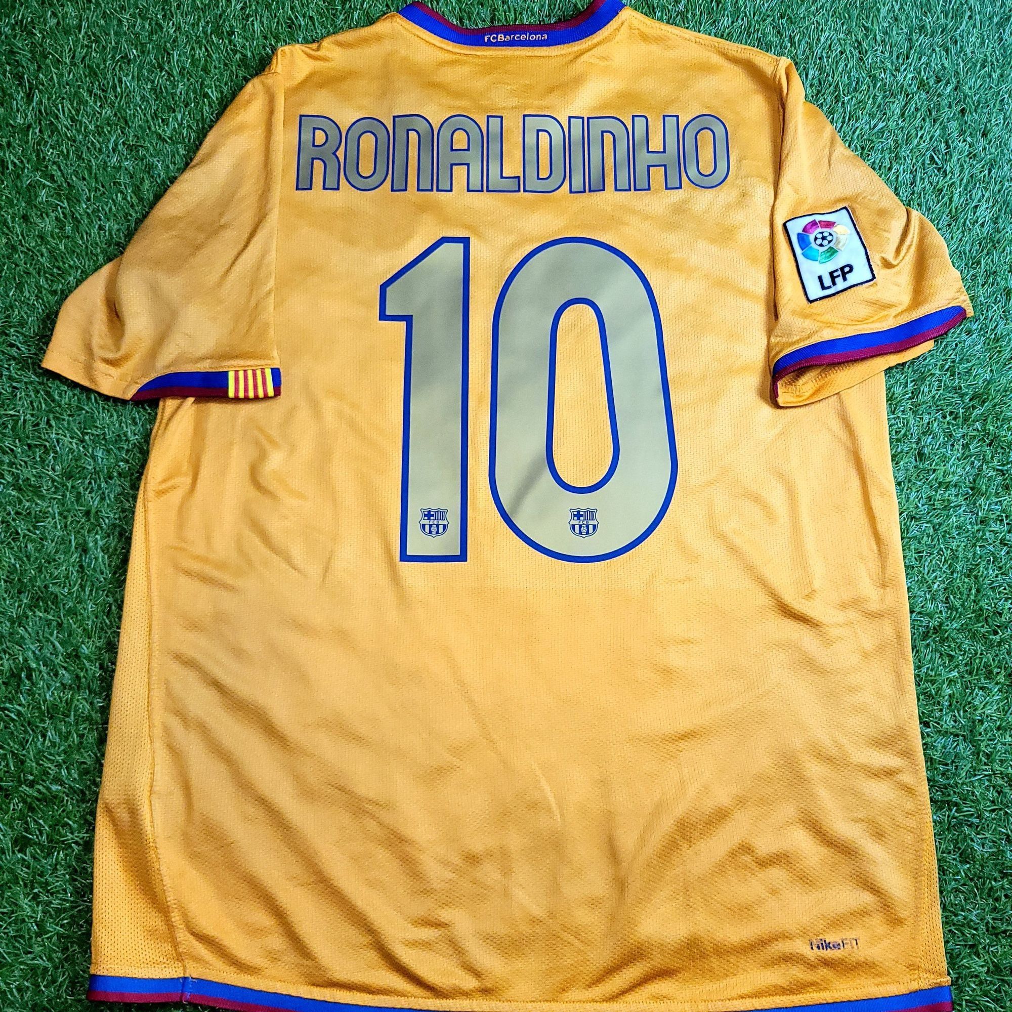 Nike Ronaldinho Barcelona 2006 2007 Away Soccer Jersey Shirt M Size US M / EU 48-50 / 2 - 1 Thumbnail
